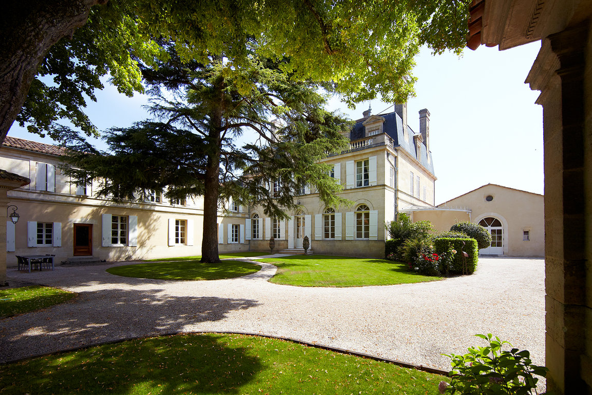 Château Grand-Puy-Lacoste - Cour arrière